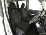 高いホールド性で運転姿勢が安定します。長距離ドライブでも疲れにくいのが魅力です。快適なドライビングライフをお送りください♪