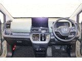 操作性に優れた運転席となります!小物入れや各ボタンの配置にこだわり、使いやすいです!座り心地もよく視認性も良好なのでロングドライブもお任せ下さい!