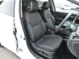 高級感のある上質なシートです。前席にはシートヒーターが付いています。また運転席はパワーシートになります。