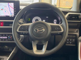インテリアに合わせたデザインのステアリングは、運転される方のことも考え、運転しやすい形状、大きさです。是非一度、実際に触ってお確かめください。