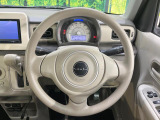 インテリアに合わせたデザインのステアリングは、運転される方のことも考え、運転しやすい形状、大きさです。是非一度、実際に触ってお確かめください。