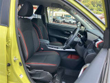 運転席・助手席です
