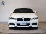 【キドニーグリル】BMWは約90年もの間、ほぼ全ての車両にひと目でBMWだと分かるこの特徴的なフロントグリルが備えられ、デザイン・アイコンとして親しまれてきました。