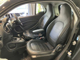 当店でお車をご購入のお客様はオーナー様専用保険「メルセデス・ベンツ保険」にご加入頂けます。飛来物によるフロントガラス破損やパンクによるタイヤ交換の際に、修理費用の一部をお支払いしております。