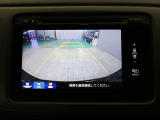 【バックカメラ】シフトを「R」の位置に入れると、自動的に画面がカメラ映像に切り替わり後方の視界をサポートする必須装備です!
