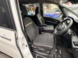 運転席も広々、ドライブも楽しめますね♪実際お座りいただくのが、分かりやすいと思います。お気軽にご来店ください!