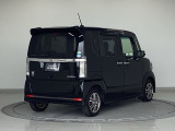 バックカメラが付いているのでバックでの車庫入れも安心です。