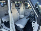 運転席、助手席シートです。実際お座りいただくのが、分かりやすいと思います。お気軽にご来店ください