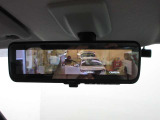 スマートルームミラー付きで後部座席に乗車してても後方がしっかり見れます