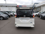 納車前の整備もご安心下さい。当社サービス工場で入念に点検・整備いたします。保証付きですので不具合を発見したらしっかり整備させていただきます。エンジンオイルも交換してのお渡しです。
