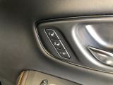 【ドライビングポジションシステム】運転席の高さ・前後スライド・リクライニングの設定を、2名分まで記憶・呼び出しが可能です!