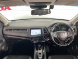 ドライバーの操作性・視認性に配慮した運転席。
