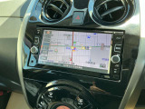 日産オリジナルナビゲーション。大型モニターを採用。画面が大きいので、タッチ操作もスムースで快適です。