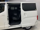 両側スライドドアで狭い場所での乗り降りや荷物の積み下ろしなどしやすく便利です