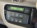 【オートエアコン】一度お好みの温度に設定すれば、車内の温度を検知し風量や温度を自動で調整。暑い&hellip;寒い&hellip;と何度もスイッチ操作をする必要はありません。快適な車内空間には必須の機能ですね♪