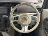 インテリアに合わせたデザインのステアリングは、運転される方のことも考え、運転しやすい形状、大きさです。是非一度、実際に触ってお確かめください。