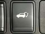 【パワーバックドア】スマートキーや運転席のボタンを押すだけでリアゲートが自動で開閉します!荷物を持っている時や、高い位置にあるバックドアを閉める際に便利な機能です♪