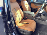 運転席は電動パワーシートになっておりますので細かなシート調整尾も出来てピッタリのポジションで運転していただけます☆