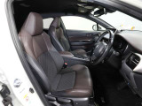 ゆったり室内で運転もしやすいです♪使い勝手の良い配置も考えられています!!