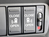 【両側パワースライドドア】スマートキーや運転席のスイッチで後席両側スライドドアの開閉が可能♪電動だから力を入れてドアを開ける必要が無く、小さなお子様でも簡単に開け閉めでき快適です♪