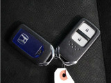 ◆スマートキー◆カギをバッグやポケットに入れたままでもドアロックの開閉ができる『スマートキー』付き!雨天や暗くなってもカギを取り出す必要がなくドアの開錠&エンジンも始動できます