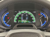 視認性に優れたメーターを採用しており、走行中でも車速や情報が分かりやすく表示されます。運転時の視線移動をむりのない範囲に抑え、快適で安心感のあるドライブをサポートします。