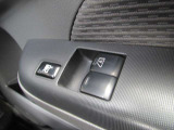 ビジネスカーでも快適装備は外せません。運転席&助手席はパワーウインドウです。(挟み込み防止機能付き)。
