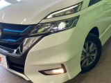 【LEDヘッドライト】悪天候や夜間走行時も良好な視界を確保し安心して運転できる高輝度LEDヘッドライトを装備!点灯速度が早く、消費電力も抑えられています。