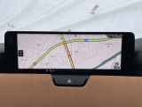 マツダコネクトの12.3インチワイドセンターディスプレイです。『Android Auto』『Apple CarPlay』や独自のコネクテッドサービスに対応したインターフェイスシステムです。