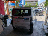 明るく元気なスタッフが1台1台丁寧に内外装クリーニング、点検・整備を行っております。