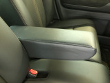 【アームレスト】運転時の疲労軽減にもなるアームレストがついています!