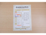【車両検査証明書】店頭にて、クルマの状態が一目で分かる査証明書を公開中。トヨタ認定検査員が厳しく検査し、状態を点数と図解で表示しています。修復歴はもちろん、傷やヘコミの箇所や程度がご確認いただけます。