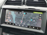 【Incontrol touch pro】10.2インチの大画面の純正ナビゲーションを搭載しています。視認性も良く直感的な操作性を備えています。