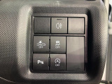 【スマートアシスト】走行中に前方の車両等を認識し、衝突しそうな時は警報とブレーキで衝突回避と被害軽減をアシスト。より安全にドライブをお楽しみいただけます。