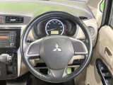 インテリアに合わせたデザインのステアリングは、運転される方のことも考え、運転しやすい形状、大きさです。是非一度、実際に触ってお確かめください。