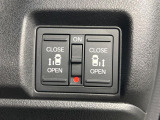 【両側パワースライドドア】スマートキーや運転席のスイッチで後席両側スライドドアの開閉が可能♪電動だから力を入れてドアを開ける必要が無く、小さなお子様でも簡単に開け閉めでき快適です♪