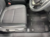 運転席シート足元です。