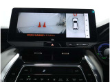 パノラミックビューモニター装備!トップビュー&フロントビュー・車両に取り付けたフロント、サイド、バックカメラの映像を合成して画面上に表示させることで、低速時の運転を補助する装置です。