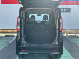 広々とした荷室です