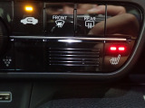 運転席にはシートヒーターが装備されています。温度調整も切り替えができお好みの設定で快適なドライブを楽しめます。