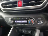 オートエアコン付車です。自動で温度と風量を設定する優れものです。