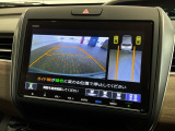リバースギアに入れるだけで後方の表示へ切り替わります。夜間や雨の日の駐車も楽になりますよ。