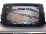 カラーで後方映像をモニターに映し出してくれるので、ショッピングモールのような狭い駐車場であったとしても障害物を見つけ、楽々駐車することができますね。