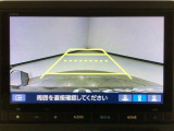 【バックカメラ】運転が苦手な方も車庫入れラクラクです!ギアをリバースに入れれば自動的に切り換わりますので、面倒な操作は不要です♪狭い駐車場もお車を傷つけず安心ですね!