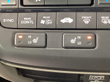 運転席と助手席にシートヒーターが付いています☆寒い時期に腰周りを温めてくれるので体全体が温まりやすいのは勿論、暖房と違い顔に風が当たらないので、乾燥肌やドライアイの方でも大丈夫☆