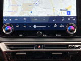 オートエアコンは温度を設定するだけで、自動で風量などを設定してくれます。運転しながら操作も必要ないので、安全性も向上します。