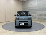 お車購入のポイントとなるフロントマスクです!シャープな目つきが印象的なデザインのヘッドランプです。