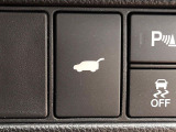 【パワーバックドア】スマートキーや運転席のボタンを押すだけでリアゲートが自動で開閉します!荷物を持っている時や、高い位置にあるバックドアを閉める際に便利な機能です♪