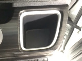 【ドリンクホルダー】ハンドルの右側にはドリンクホルダーが付いています。ちょうど手の届く所にありますので、とっても便利です♪
