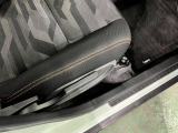 痛みの出やすい運転席シートの角、フロアマット、座面、ともに良好です